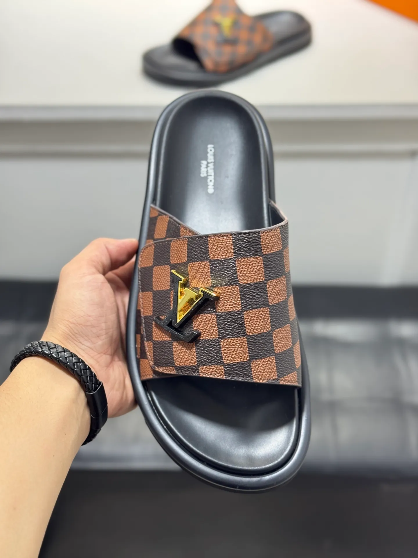 Men's Men's Shoes💰360 [New Style]🦇🦇Top Original [Louis Vuitton] Slippers for Couples👫Spring and Summer Style🎯🎯As an active family in the fashion industry ⭐ Lv takes bold innovation as its true nature ⚡Fabric and floral with hardware🔥Clean and neat ⚡Fashionable and elegant🌹Multiple colors available Size: 36-44 (45. Customized